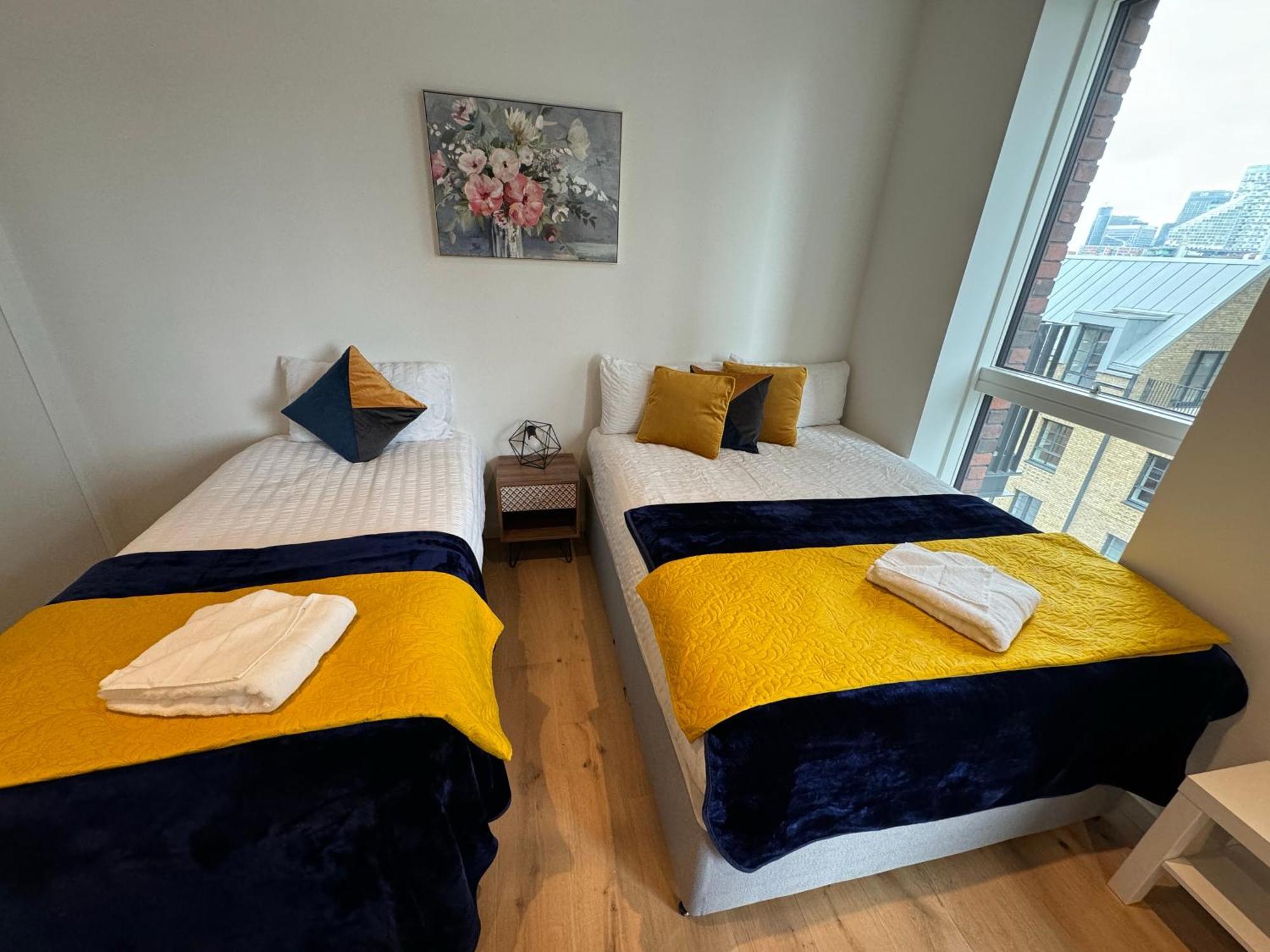 London Luxury Flat With Balcony, River View, O2 Arena, Excel, Canary Wharf, Station Apartman Kültér fotó