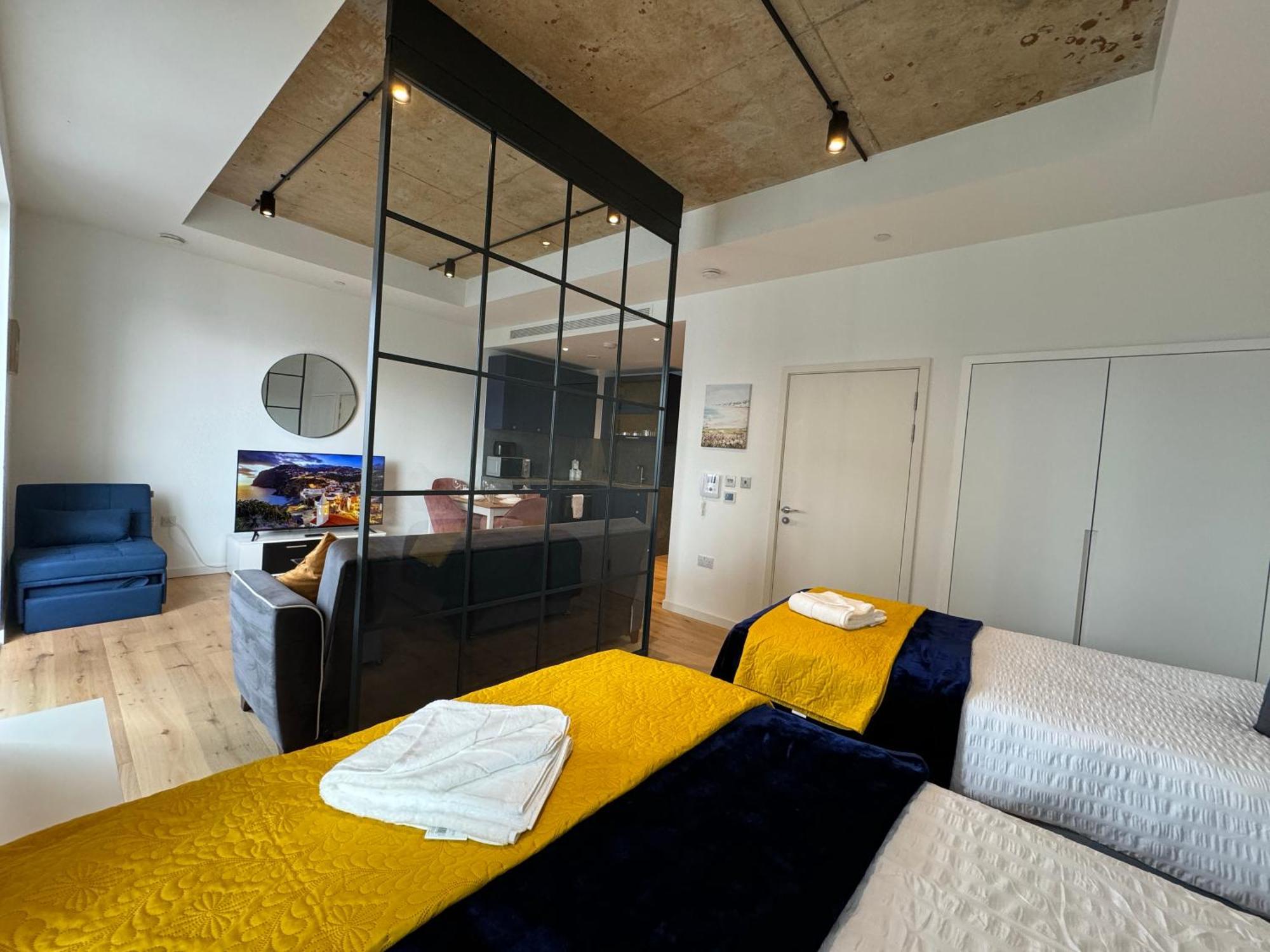 London Luxury Flat With Balcony, River View, O2 Arena, Excel, Canary Wharf, Station Apartman Kültér fotó