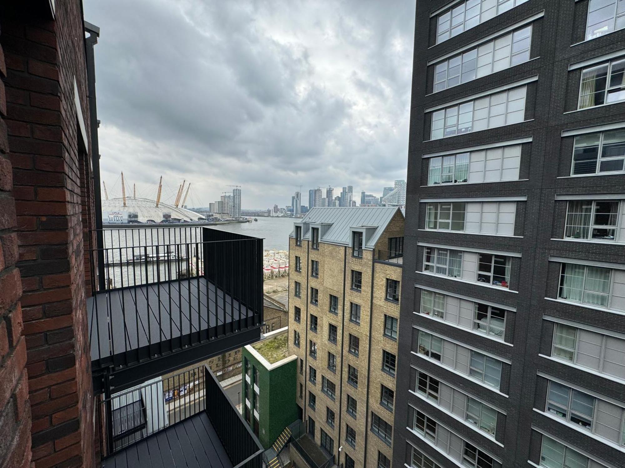 London Luxury Flat With Balcony, River View, O2 Arena, Excel, Canary Wharf, Station Apartman Kültér fotó